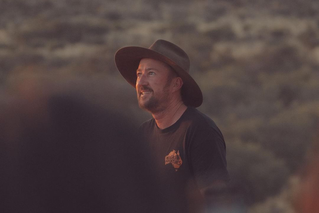 Mulgas Adventures tour guide Ben engaging with travelers in the Australian outback, embodying the spirit of exploration and adventure. Photo credit: Nastasia Klopp @nastasiaklopp